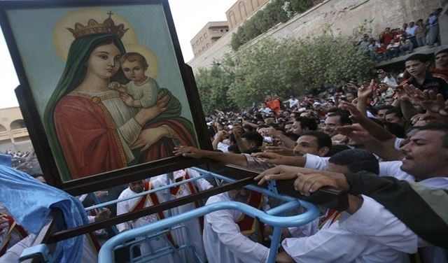 رغم التوتر..أقباط مصر يحتفلون بـ"عيد الفصح" 