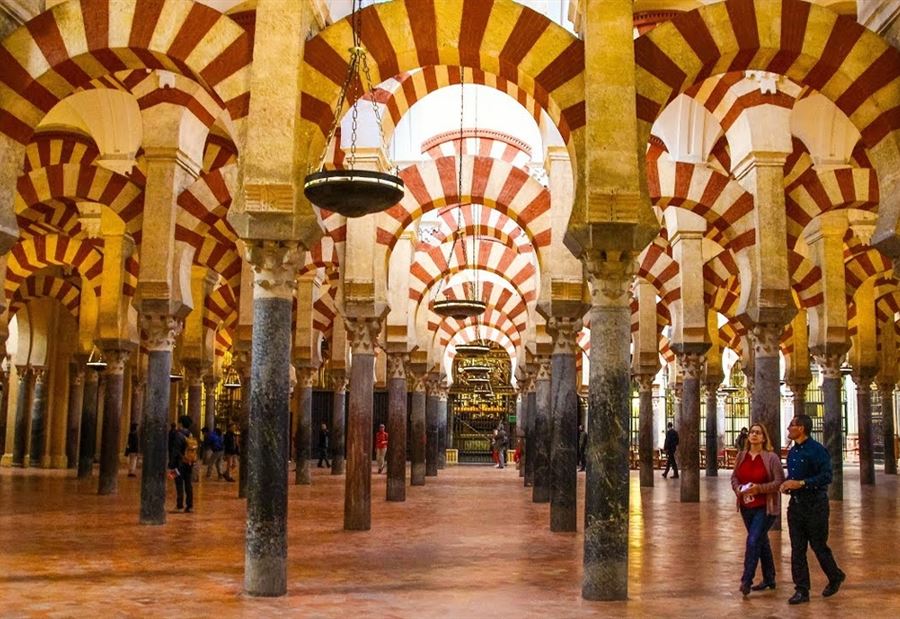 حاكم الشارقة يطالب بإرجاع مسجد قرطبة للمسلمين حاكم الشارقة يطالب بإرجاع مسجد قرطبة للمسلمين