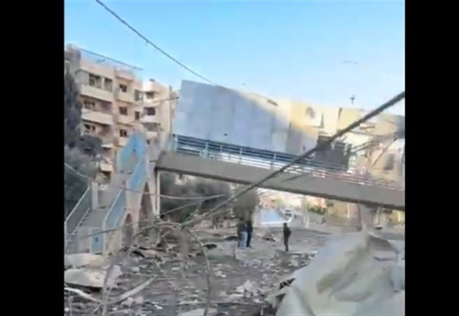 بالفيديو: سقوط جسر للمشاة في حارة حريك