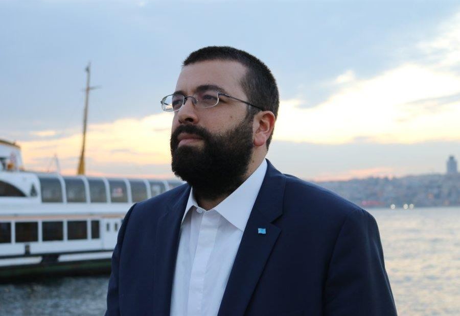بَعد بيان "القوّات" أحمد الحريري يعاود الردّ