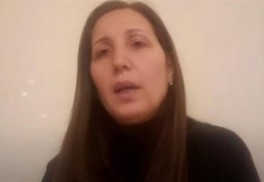 قُتِل إخوتها الثلاثة... اتصالٌ بين معارضة علوية والشرع