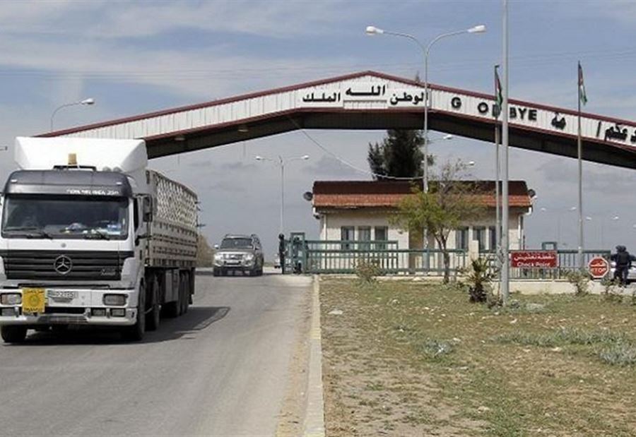 الأردن تسمحُ بدخول الشاحنات العالقة على الحدود 