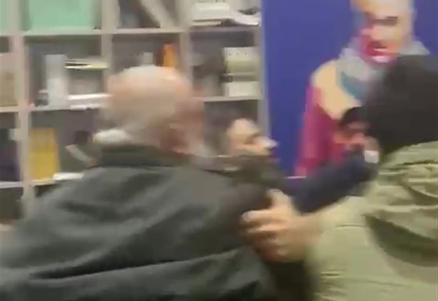 "بيروت حُرّة حُرّة"... إشكال في معرض بيروت الدولي للكتاب (فيديو)