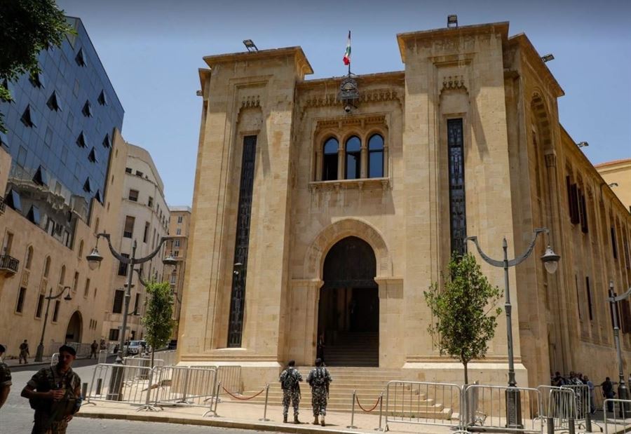 إمتعاض من مستشارة نائب!