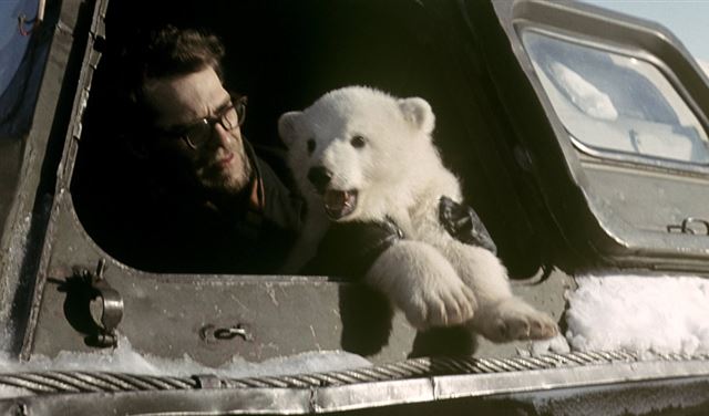 سيارة روسية فريدة لاجتياز الأراضي الخالية من الطرق  