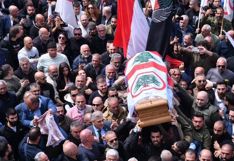 محطته الأخيرة... جثمان سليمان يصل إلى منسقية "القوات" في جبيل (فيديو)