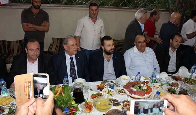 أحمد الحريري: البلد ما بيمشي "بالخناق"