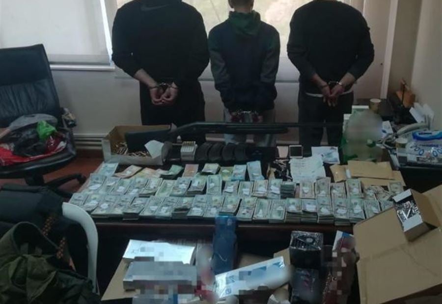 بالصورة: توقيف 3 أشخاص بجرم تهريب تبغ وسجائر في مجدل عنجر 