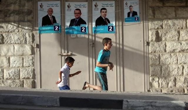 غزة غائبة.. تعميق الانقسام الفلسطيني 