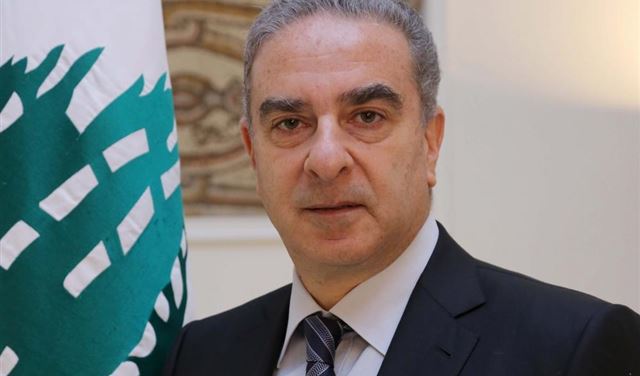 فرعون:  ننظر الى النصف الملآن من الكوب