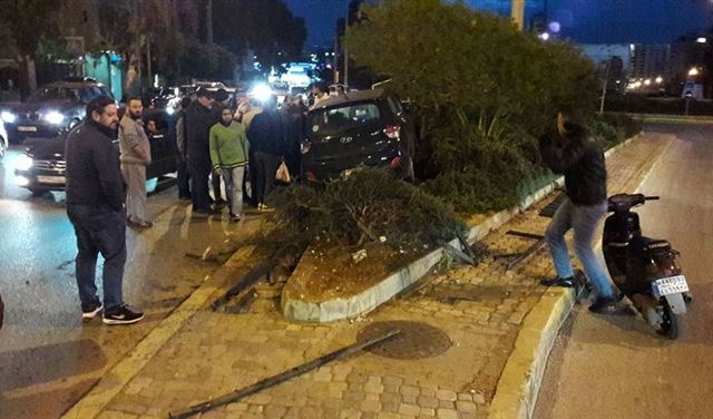 بالصور.. حادث سيرٍ على طريق الأونيسكو