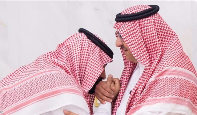 محمد بن نايف يبايع محمد بن سلمان وليا للعهد