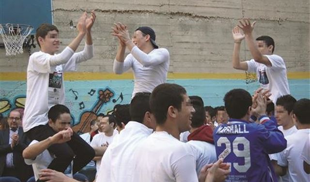 الأحداث في رومية يغنّون ويرقصون.. الموسيقى تليق بنا