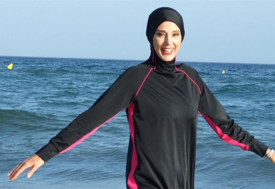 "البوركيني" في وزارة السياحة... فهل يسمح به في مسابح لبنان؟