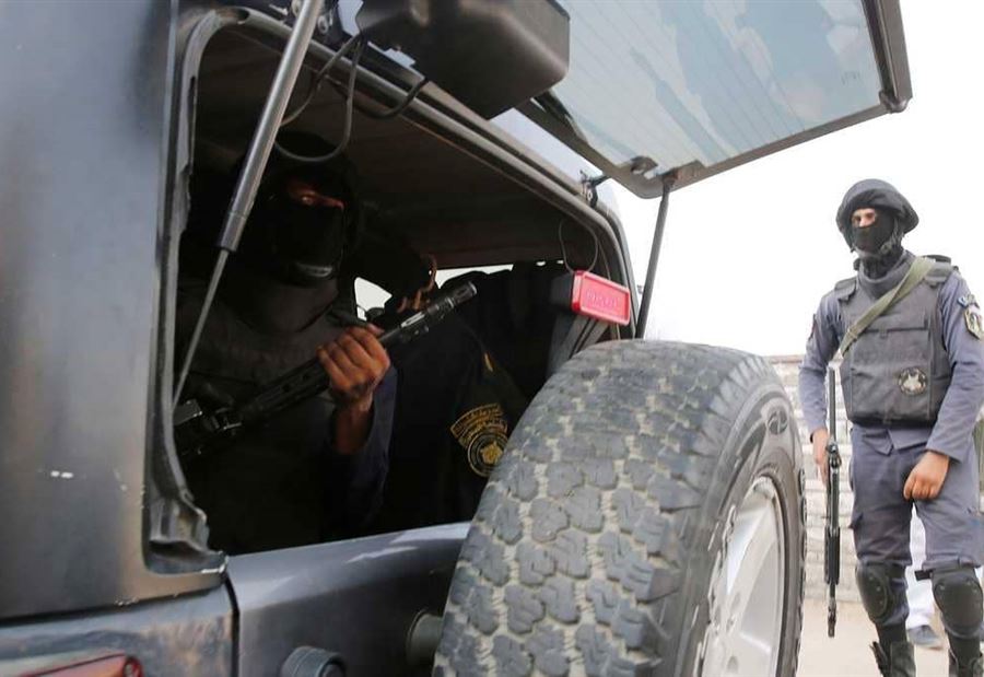 مصر.. مقتل 7 إرهابيين بإحباط عملية إرهابية في سيناء مصر.. مقتل 7 إرهابيين بإحباط عملية إرهابية في سيناء