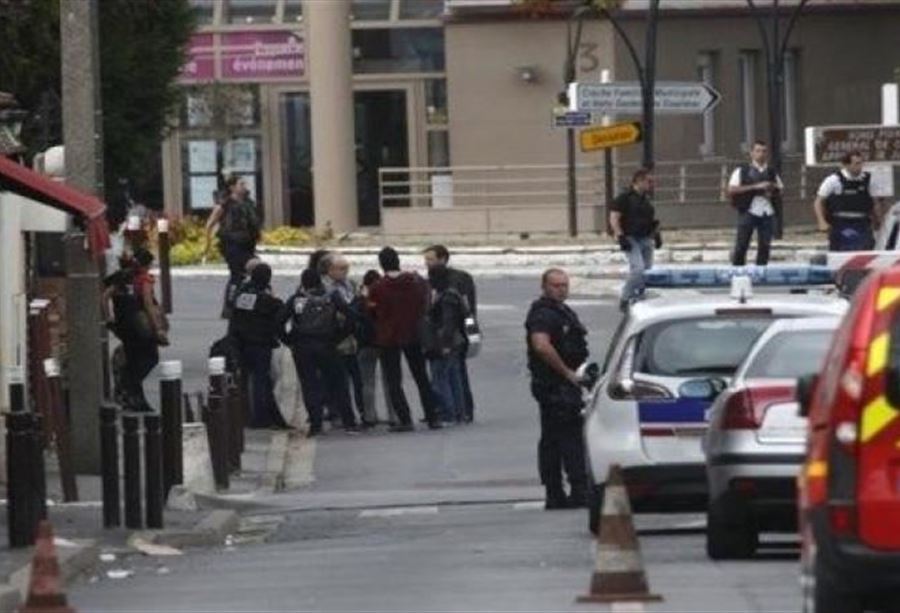 سيارة تنقل متفجرات في إحدى ضواحي باريس