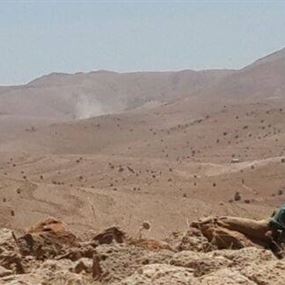 الجيش يستهدف مواقع المسلحين في جرود عرسال