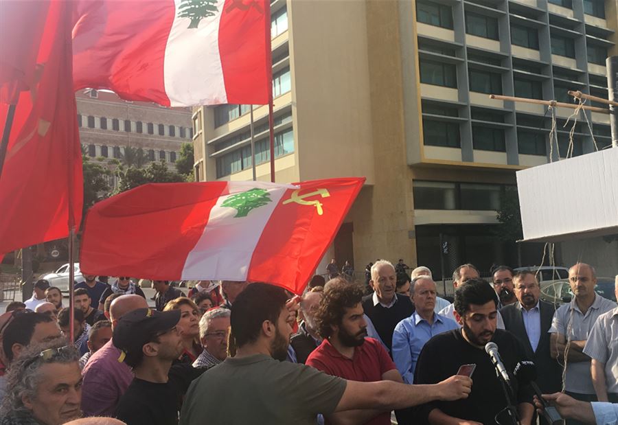 "الشيوعي" للسياسيين: ادفعوا أنتم ثمن عجزكم!