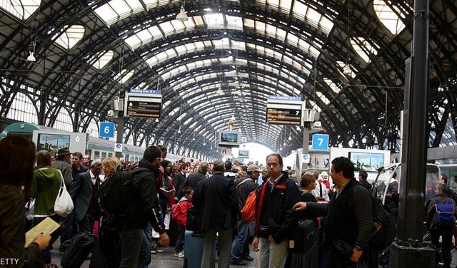 طعن اثنين من الشرطة والجيش  في ميلانو