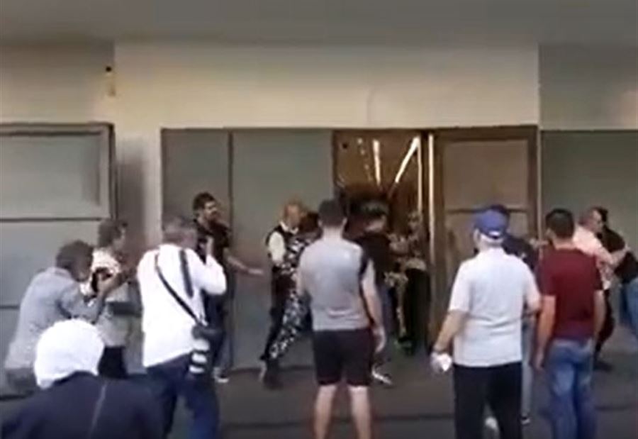 ما حقيقة إقتحام مصرف في صيدا؟! (فيديو)