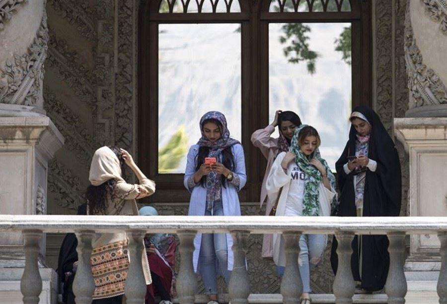 "غضب" في إيران... حالات تسمّم جديدة تطال تلميذات!