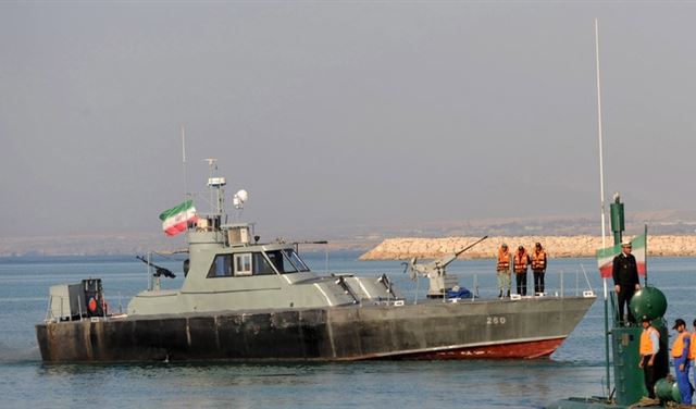 إيران تحتجز زورقين إماراتيين
