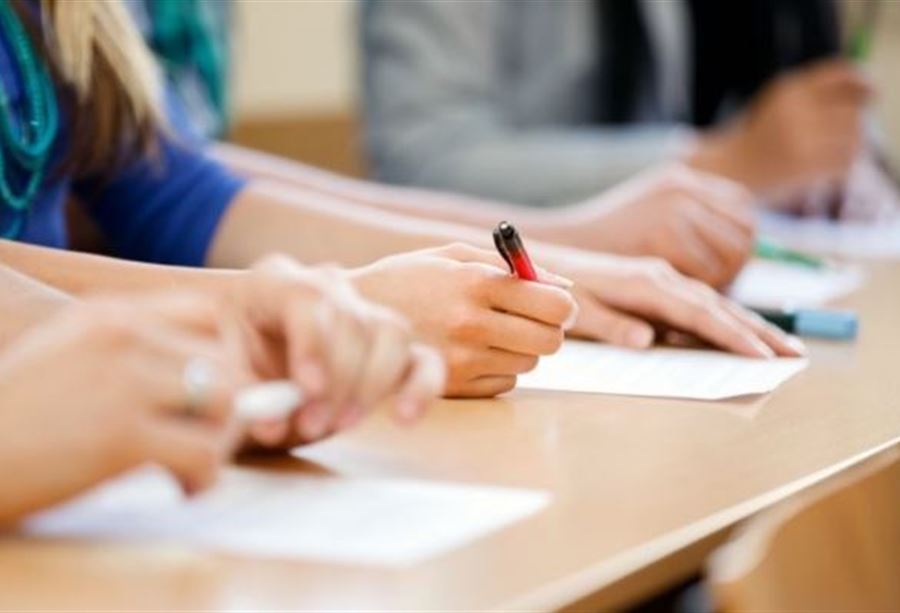 الإمتحانات الرسميّة... هَل يتمّ إلغاء الشهادة المتوسطة؟