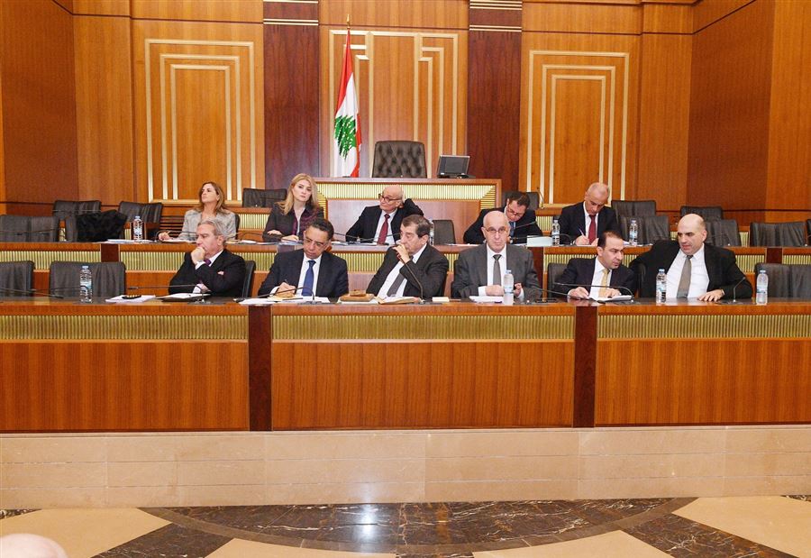 "زمنُ المزايداتِ لا يستقيمُ في هذا العهد"