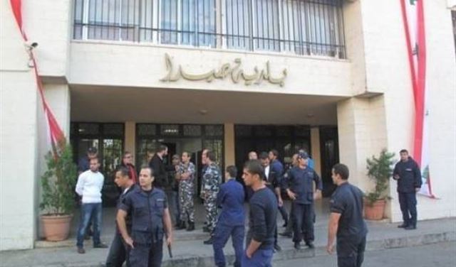 فرق الطوارىء والبلدية تستنفر في صيدا