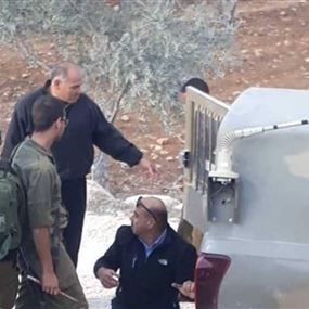 صور "محرجة" مع جنود إسرائيليين تطيح مسؤولا أمنيا فلسطينيا