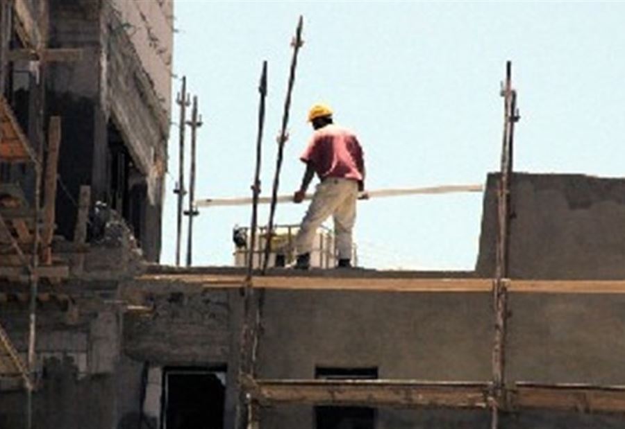 سقط اثناء قيامه باعمال صيانة في مجدل عنجر سقط اثناء قيامه باعمال صيانة في مجدل عنجر