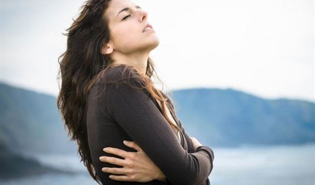 الشعور بالبرد يساعد علي خسارة الوزن؟