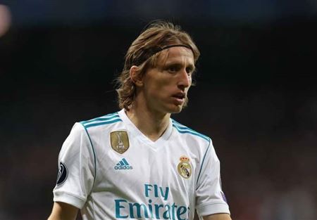 لوكا مودرتيش يفوز بجائزة أفضل لاعب في أوروبا