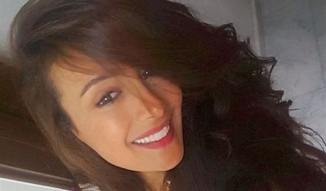 كندة حنا ترقص وتأسف على "الغلاظة".. وتنشر صورة مع من؟