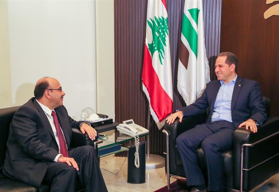 السفير الأردني في بيت الكتائب