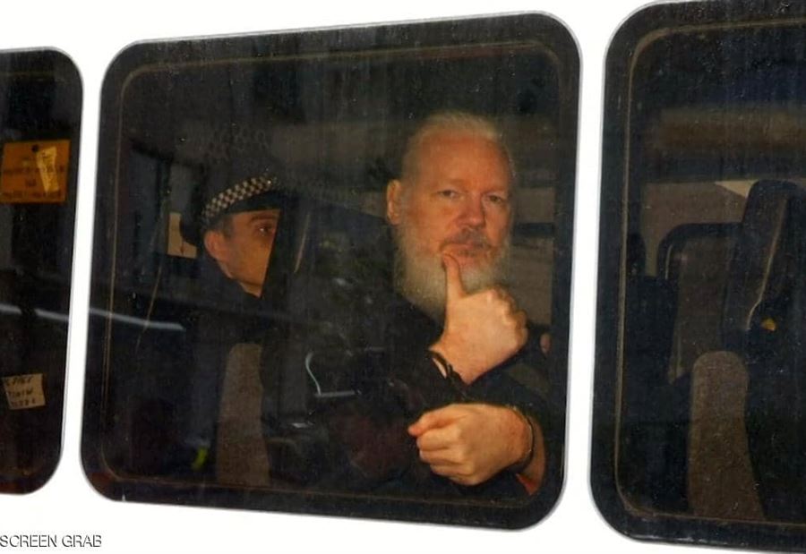 القضاء الأميركي يوجه 17 تهمة جديدة لمؤسس ويكيليكس القضاء الأميركي يوجه 17 تهمة جديدة لمؤسس ويكيليكس