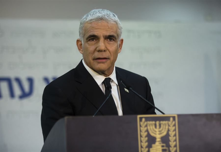 لابيد: إيران ستدفع ثمن صواريخ حزب الله