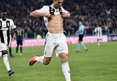 لماذا احتفل رونالدو بهذه الطريقة؟ لماذا احتفل رونالدو بهذه الطريقة؟