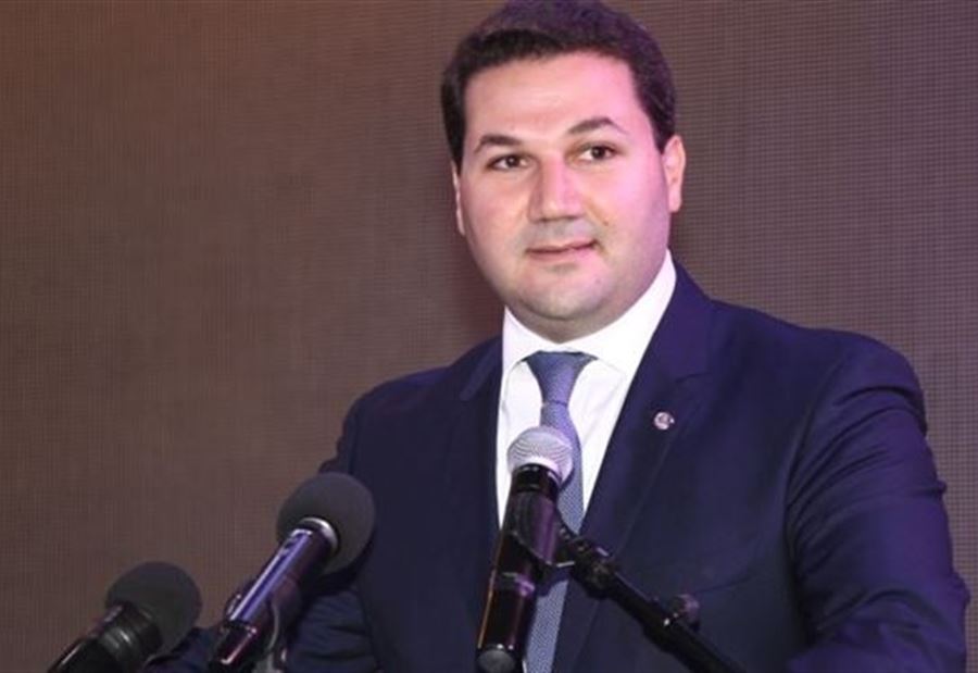الجميل: لـ وهبة اقله استقيل!
