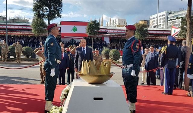 بالصورة.. الرئيس عون يضع الإكليل على النصب التذكاري