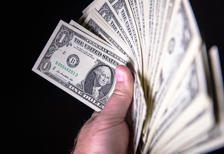 إرتفاع سعر الدولار في السوق السوداء