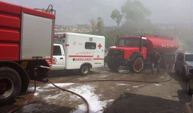 بالصورة: إخماد حريق داخل مستودع في جبيل 