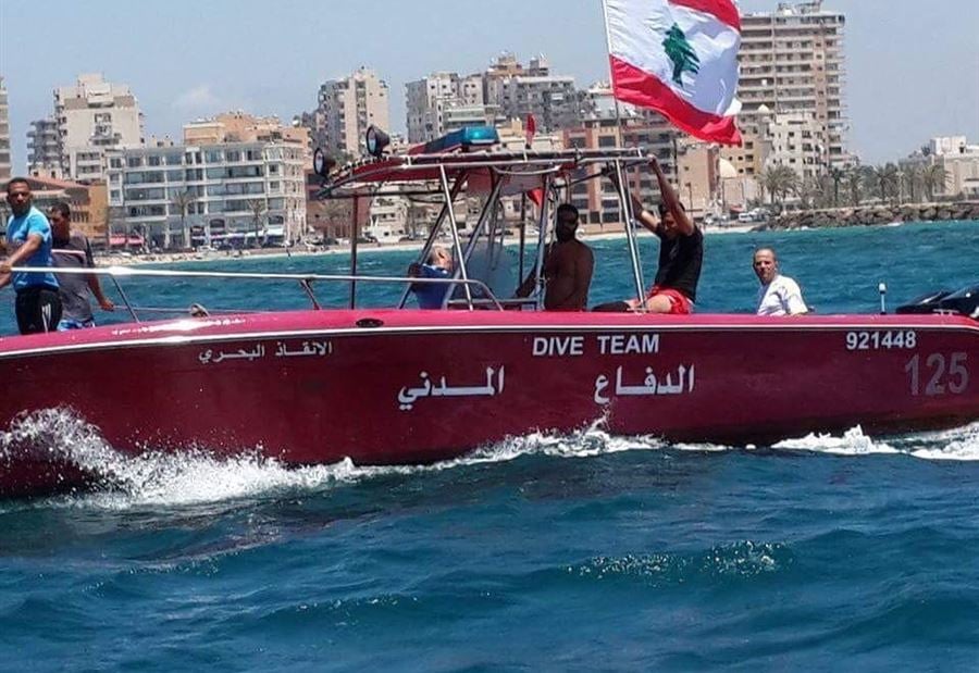 بالصور: إنقاذ غريقين على شاطئ صور