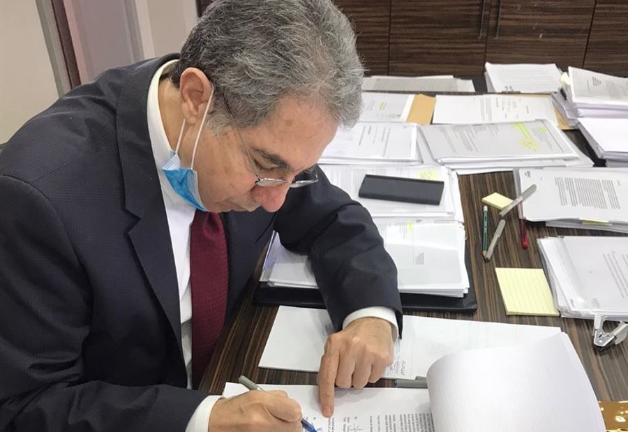 وزني يُوقّع 3 عقود تتعلق بالتدقيق الجنائي وزني يُوقّع 3 عقود تتعلق بالتدقيق الجنائي