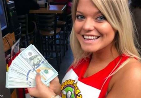 زبون كريم يترك "بقشيشا سخيا" لنادلة بعد طلب بسيط