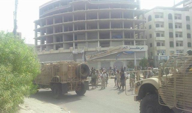 اليمن.. 12 قتيلا و132 جريحا في مواجهات عدن