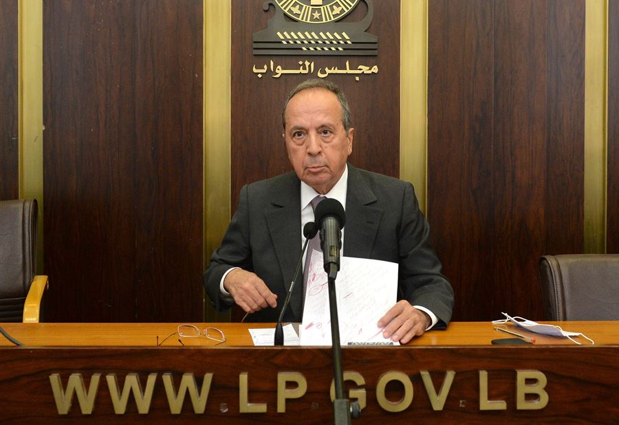 السيّد: يلّلي سرقَك عم يتحنّن عليكّ!