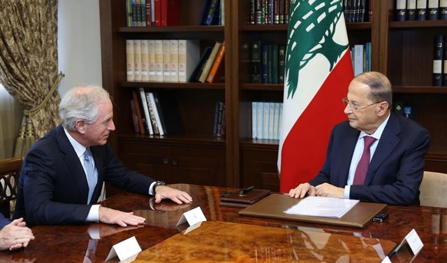 عون يلتقي كوركر جنيور والوفد المرافق عون يلتقي كوركر جنيور والوفد المرافق