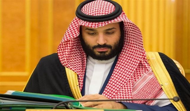 بالفيديو والصور.. "بن سلمان" يلتقط "سيلفي" مع المواطنين 
