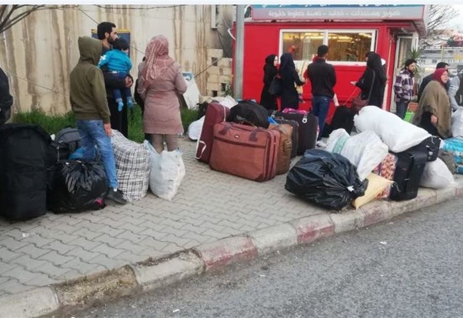 بالصور: دفعة جديدة من النازحين تغادر الى سوريا 